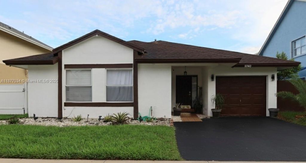 9740 SW 13th St, Pembroke Pines, FL 33025