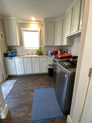 316 County Road 775, Devine, TX 78016