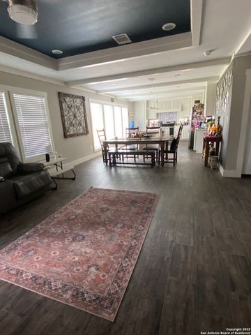316 County Road 775, Devine, TX 78016