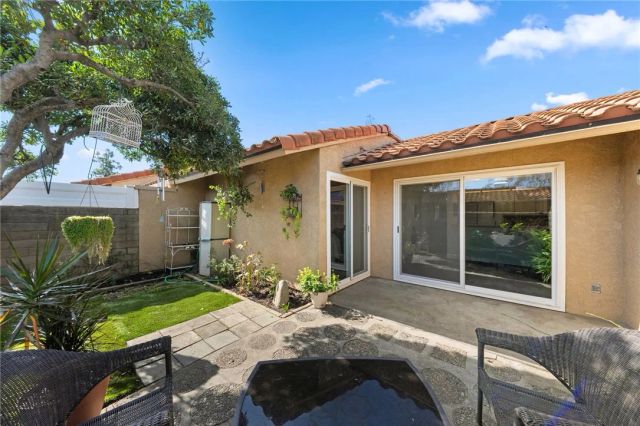 1089 W Pine E, Upland, CA 91786