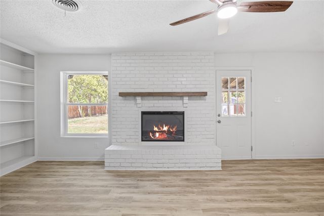 5748 Wimbleton Way, Fort Worth, TX 76133