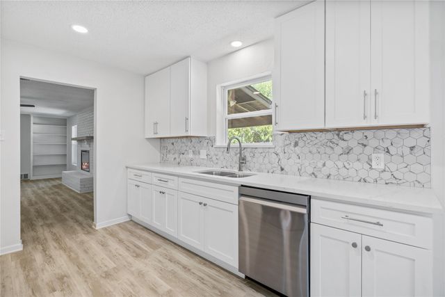 5748 Wimbleton Way, Fort Worth, TX 76133