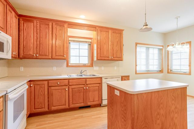 1513 Pine Pointe, White Bear Lake, MN 55110