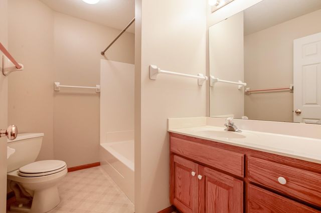 1513 Pine Pointe, White Bear Lake, MN 55110