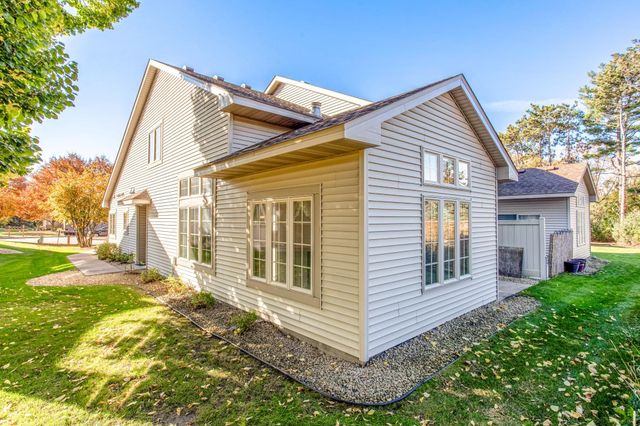 1513 Pine Pointe, White Bear Lake, MN 55110