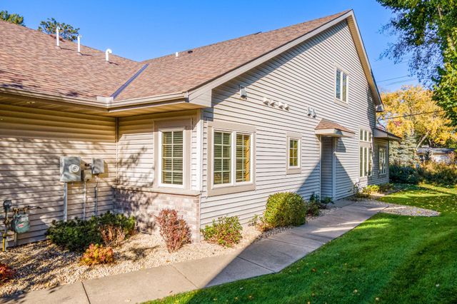 1513 Pine Pointe, White Bear Lake, MN 55110