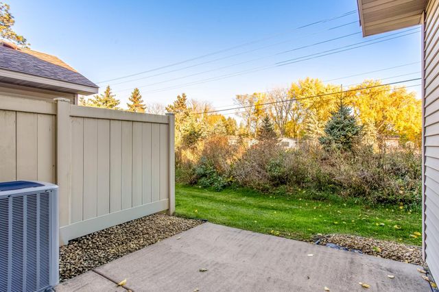 1513 Pine Pointe, White Bear Lake, MN 55110