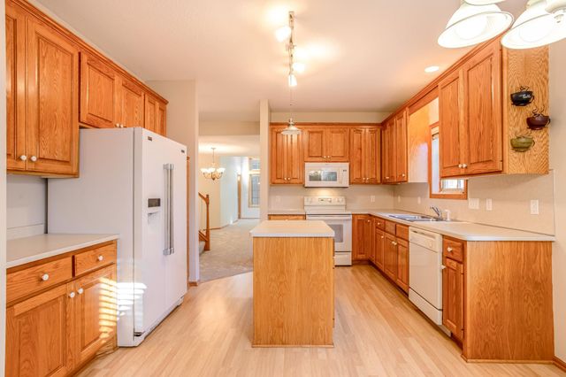 1513 Pine Pointe, White Bear Lake, MN 55110