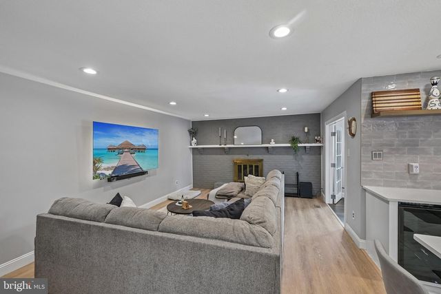 1669 BLUE JAY LN, Cherry Hill, NJ 08003