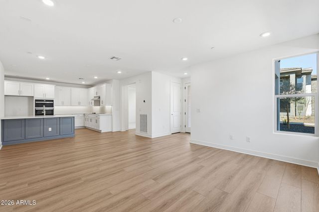 2121 W SONORAN DESERT Drive 81, Phoenix, AZ 85085