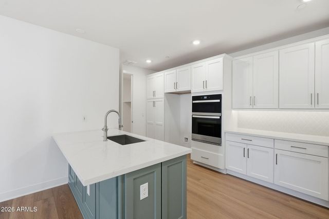 2121 W SONORAN DESERT Drive 81, Phoenix, AZ 85085