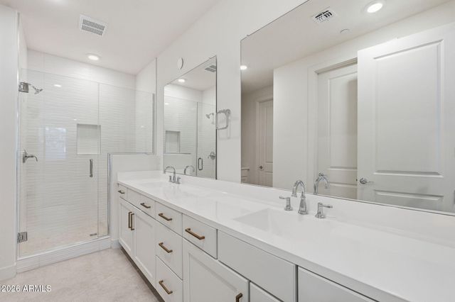2121 W SONORAN DESERT Drive 81, Phoenix, AZ 85085