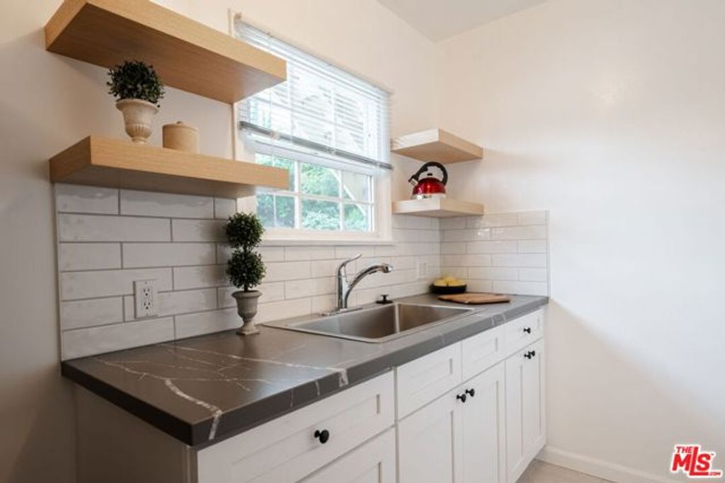 823 Highland Avenue 4, Glendale, CA 91202