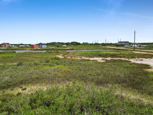 3307 Sailfish, Port Bolivar, TX 77650