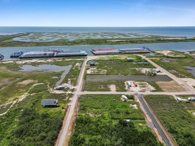 3307 Sailfish, Port Bolivar, TX 77650