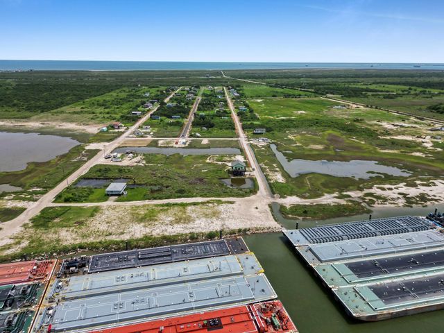 3307 Sailfish, Port Bolivar, TX 77650