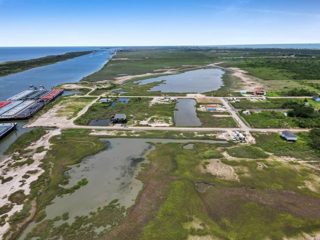 3307 Sailfish, Port Bolivar, TX 77650