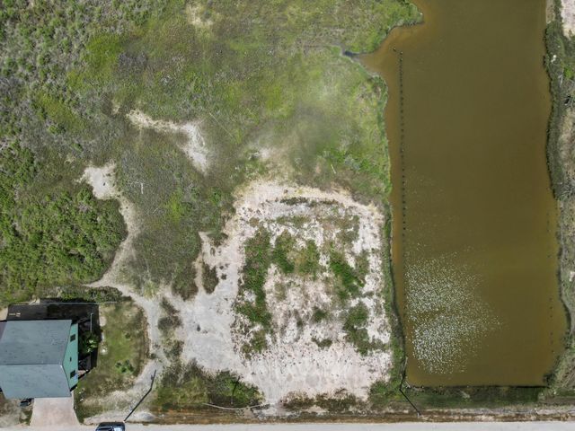 3307 Sailfish, Port Bolivar, TX 77650