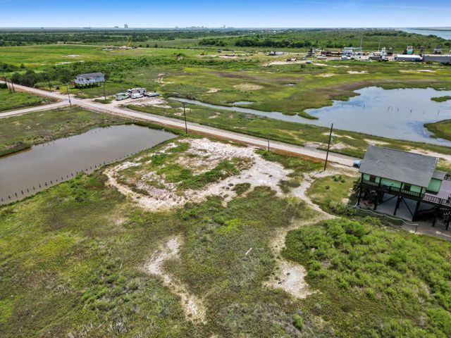 3307 Sailfish, Port Bolivar, TX 77650