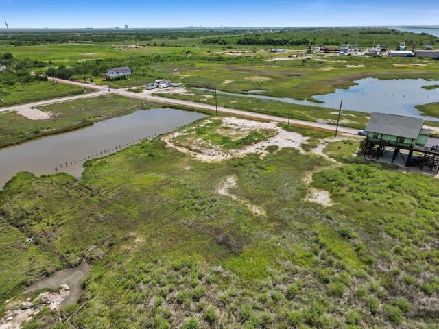 3307 Sailfish, Port Bolivar, TX 77650