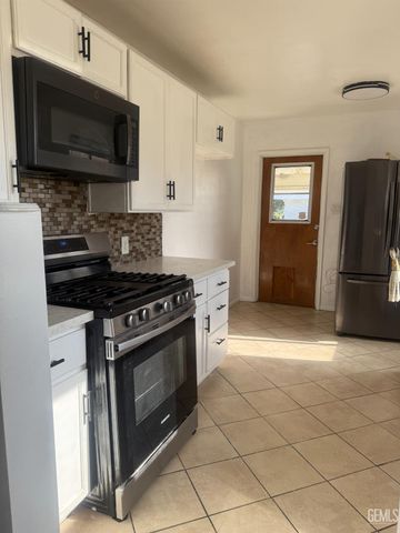 1800 Carrere Street, Bakersfield, CA 93308