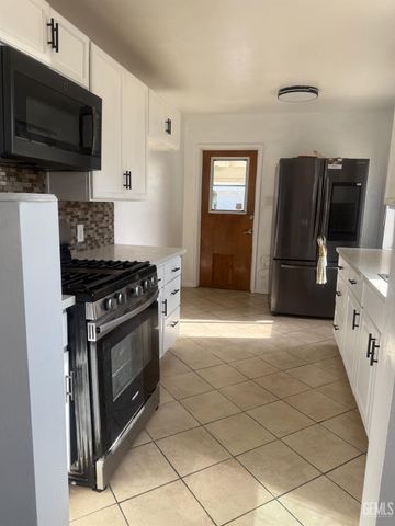 1800 Carrere Street, Bakersfield, CA 93308