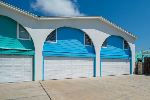 318 W Cotter Ave 2, Port Aransas, TX 78373