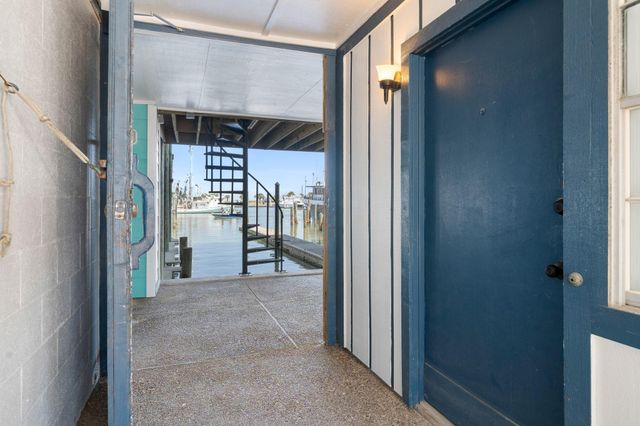 318 W Cotter Ave 2, Port Aransas, TX 78373