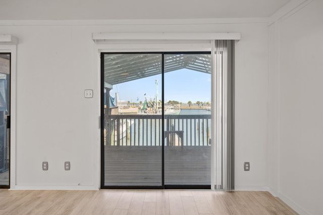 318 W Cotter Ave 2, Port Aransas, TX 78373