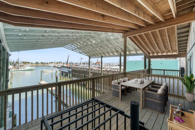 318 W Cotter Ave 2, Port Aransas, TX 78373