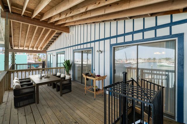 318 W Cotter Ave 2, Port Aransas, TX 78373