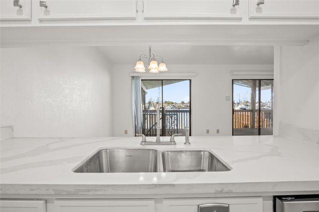 318 W Cotter Ave 2, Port Aransas, TX 78373