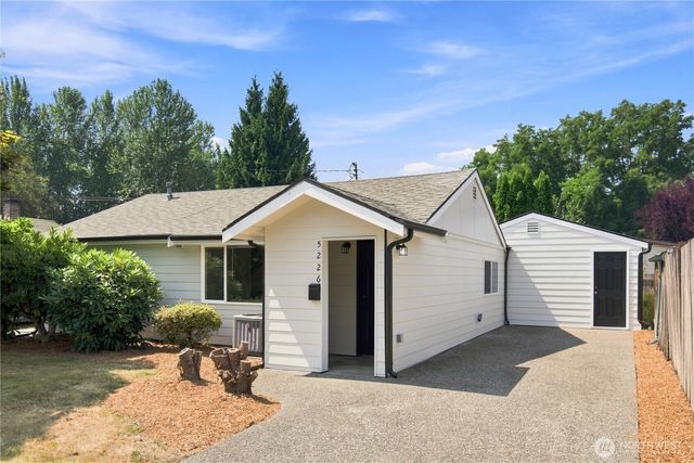 5226 108th Avenue Ct E, Puyallup, WA 98372