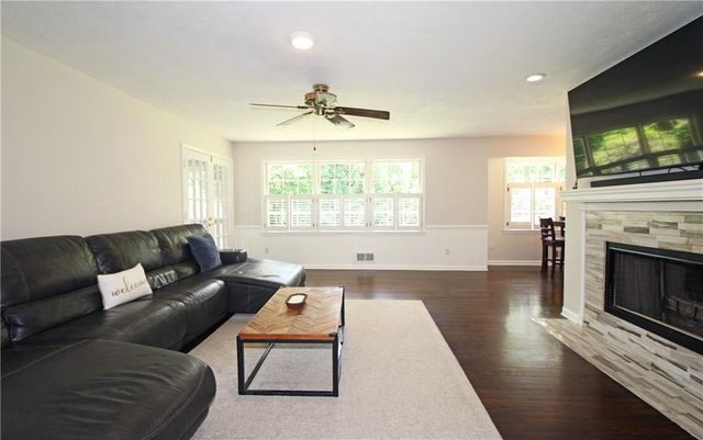 260 E Valley Drive, Marietta, GA 30068
