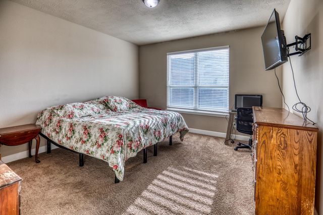 2004 Vineyard Pass, Brenham, TX 77833