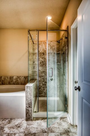 2004 Vineyard Pass, Brenham, TX 77833