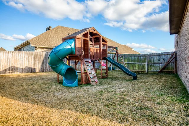 2004 Vineyard Pass, Brenham, TX 77833