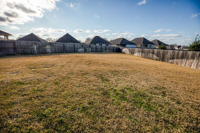 2004 Vineyard Pass, Brenham, TX 77833