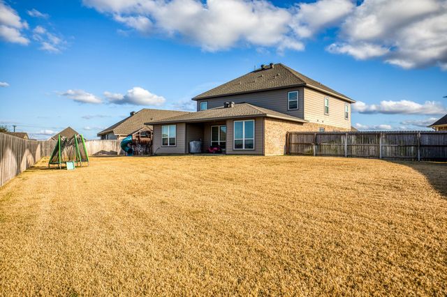 2004 Vineyard Pass, Brenham, TX 77833