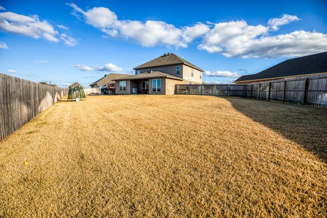 2004 Vineyard Pass, Brenham, TX 77833