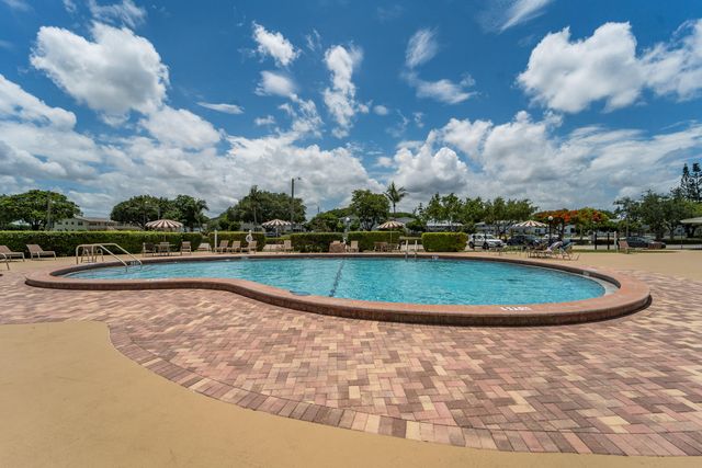 173 KENT J, West Palm Beach, FL 33417