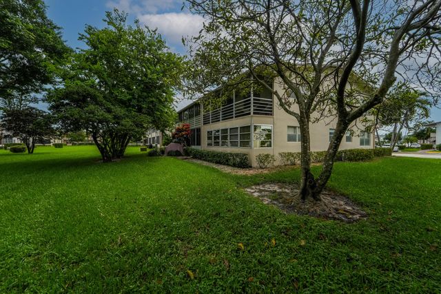 173 KENT J, West Palm Beach, FL 33417
