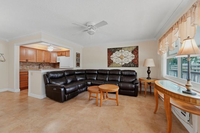 173 KENT J, West Palm Beach, FL 33417