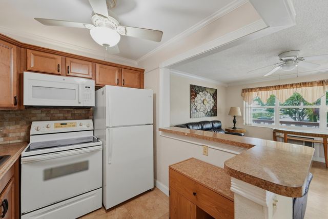 173 KENT J, West Palm Beach, FL 33417