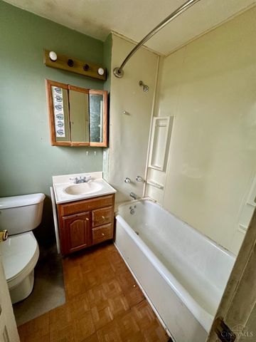 3601 Puhlman Avenue, Cheviot, OH 45211