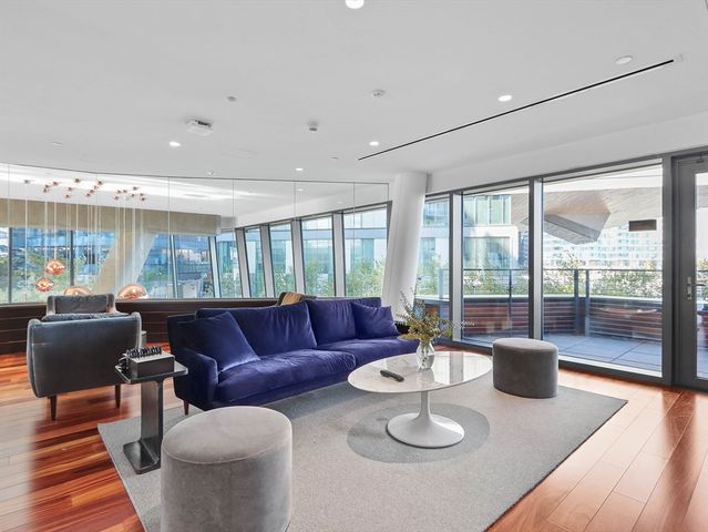 300 Pier 4 Blvd 8A, Boston, MA 02210