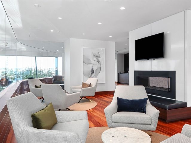 300 Pier 4 Blvd 8A, Boston, MA 02210