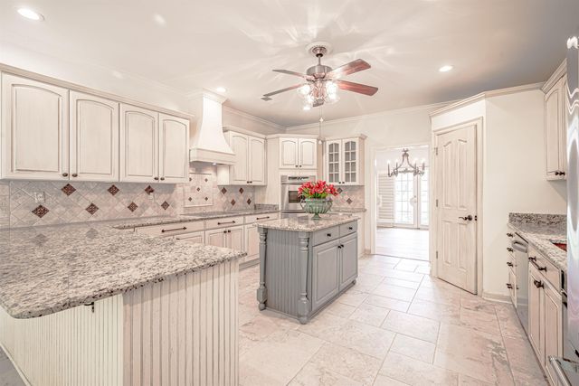 2636 FOX HILL CIR, Germantown, TN 38139