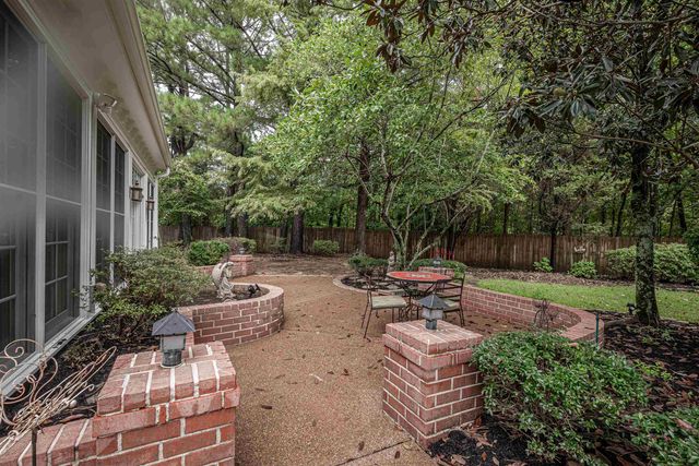 2636 FOX HILL CIR, Germantown, TN 38139