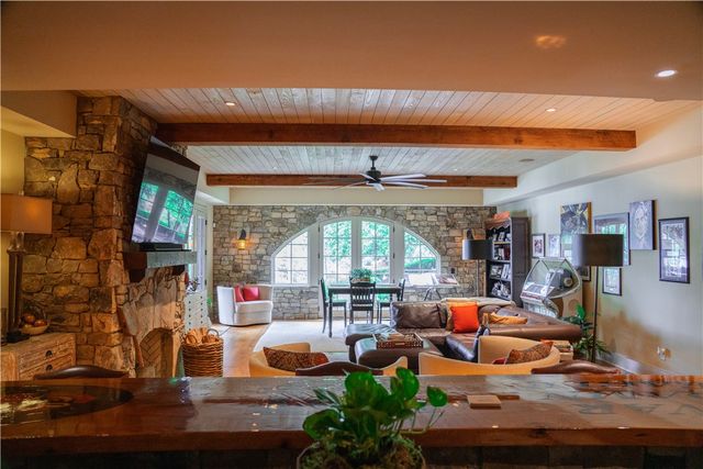 195 Village View Drive, Sunset, SC 29685